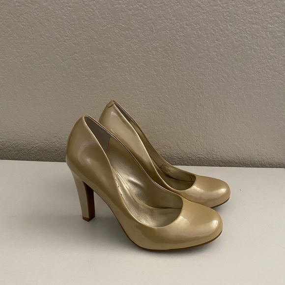 Jessica Simpson Patent Leather Nude Heels - Picture 2 of 6